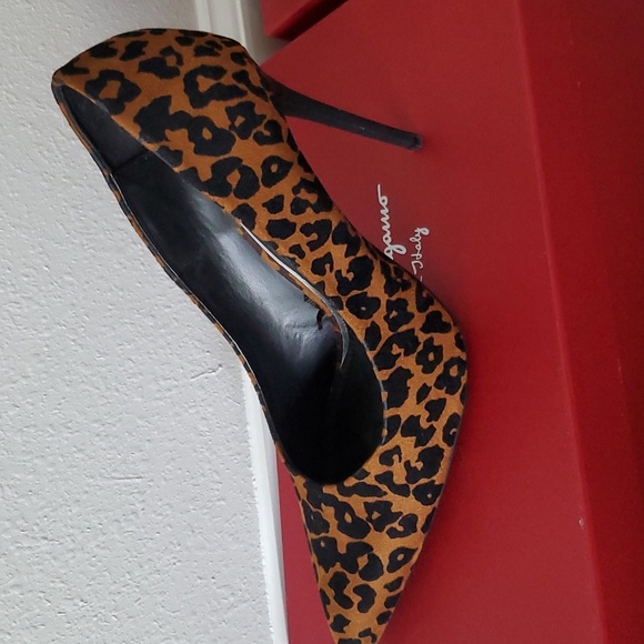 Heels - Picture 2 of 3